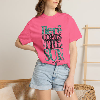 Here Comes The Sun Sunrise Beach Days Heartwarming Lovely Trendy Tee Adorable Warm Weather Unisex Heavy Cotton T-Shirt