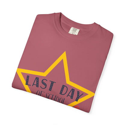 Last Day Of School Autographs Summer Break Goodbye Trendy Tee End-Of-Year Party Vacation Mode Unisex Heavy Cotton T-Shirt