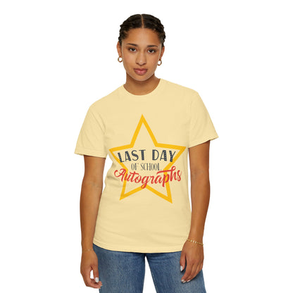 Last Day Of School Autographs Summer Break Goodbye Trendy Tee End-Of-Year Party Vacation Mode Unisex Heavy Cotton T-Shirt