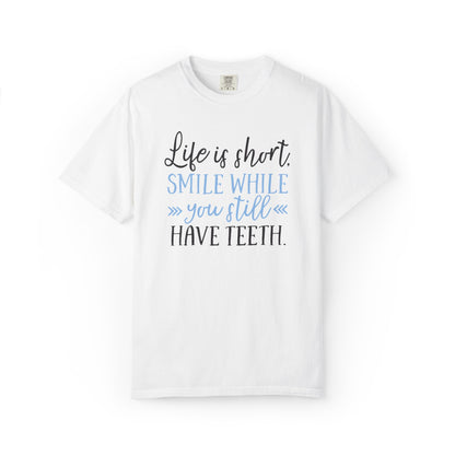 Life Is Short Smile While You Still Have Teeth Kindness Heartfelt Compliments Tee Thoughtful Gestures Love-Inspiration Unisex Heavy Cotton T-Shirt