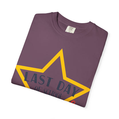 Last Day Of School Autographs Summer Break Goodbye Trendy Tee End-Of-Year Party Vacation Mode Unisex Heavy Cotton T-Shirt