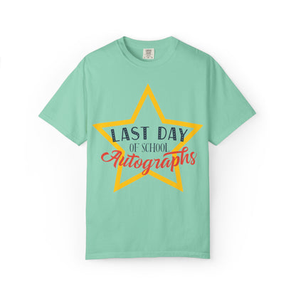 Last Day Of School Autographs Summer Break Goodbye Trendy Tee End-Of-Year Party Vacation Mode Unisex Heavy Cotton T-Shirt