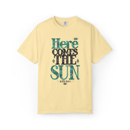 Here Comes The Sun Sunrise Beach Days Heartwarming Lovely Trendy Tee Adorable Warm Weather Unisex Heavy Cotton T-Shirt