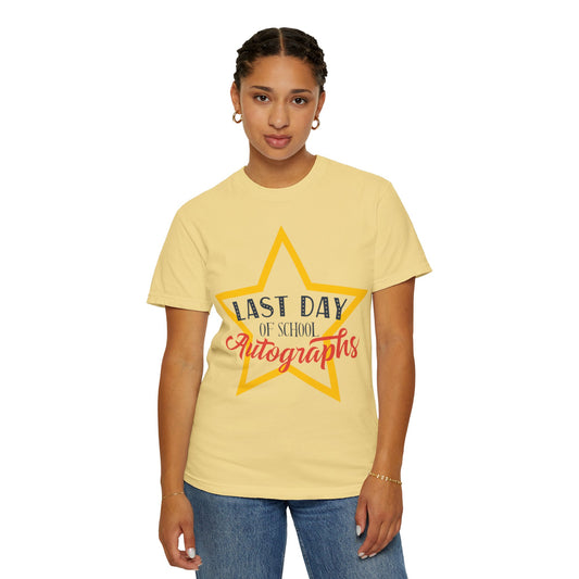 Last Day Of School Autographs Summer Break Goodbye Trendy Tee End-Of-Year Party Vacation Mode Unisex Heavy Cotton T-Shirt