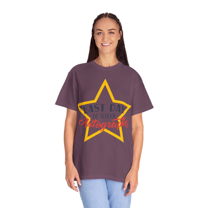 Last Day Of School Autographs Summer Break Goodbye Trendy Tee End-Of-Year Party Vacation Mode Unisex Heavy Cotton T-Shirt