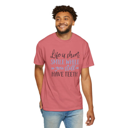 Life Is Short Smile While You Still Have Teeth Kindness Heartfelt Compliments Tee Thoughtful Gestures Love-Inspiration Unisex Heavy Cotton T-Shirt