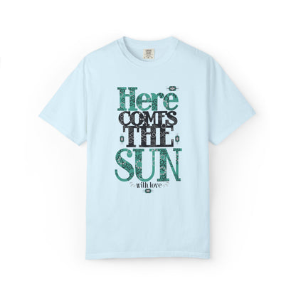 Here Comes The Sun Sunrise Beach Days Heartwarming Lovely Trendy Tee Adorable Warm Weather Unisex Heavy Cotton T-Shirt