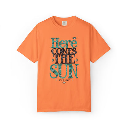 Here Comes The Sun Sunrise Beach Days Heartwarming Lovely Trendy Tee Adorable Warm Weather Unisex Heavy Cotton T-Shirt
