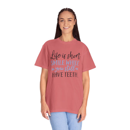 Life Is Short Smile While You Still Have Teeth Kindness Heartfelt Compliments Tee Thoughtful Gestures Love-Inspiration Unisex Heavy Cotton T-Shirt