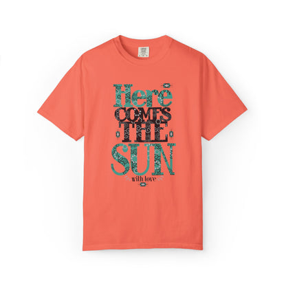 Here Comes The Sun Sunrise Beach Days Heartwarming Lovely Trendy Tee Adorable Warm Weather Unisex Heavy Cotton T-Shirt