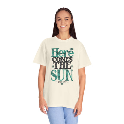 Here Comes The Sun Sunrise Beach Days Heartwarming Lovely Trendy Tee Adorable Warm Weather Unisex Heavy Cotton T-Shirt