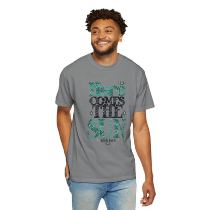 Here Comes The Sun Sunrise Beach Days Heartwarming Lovely Trendy Tee Adorable Warm Weather Unisex Heavy Cotton T-Shirt